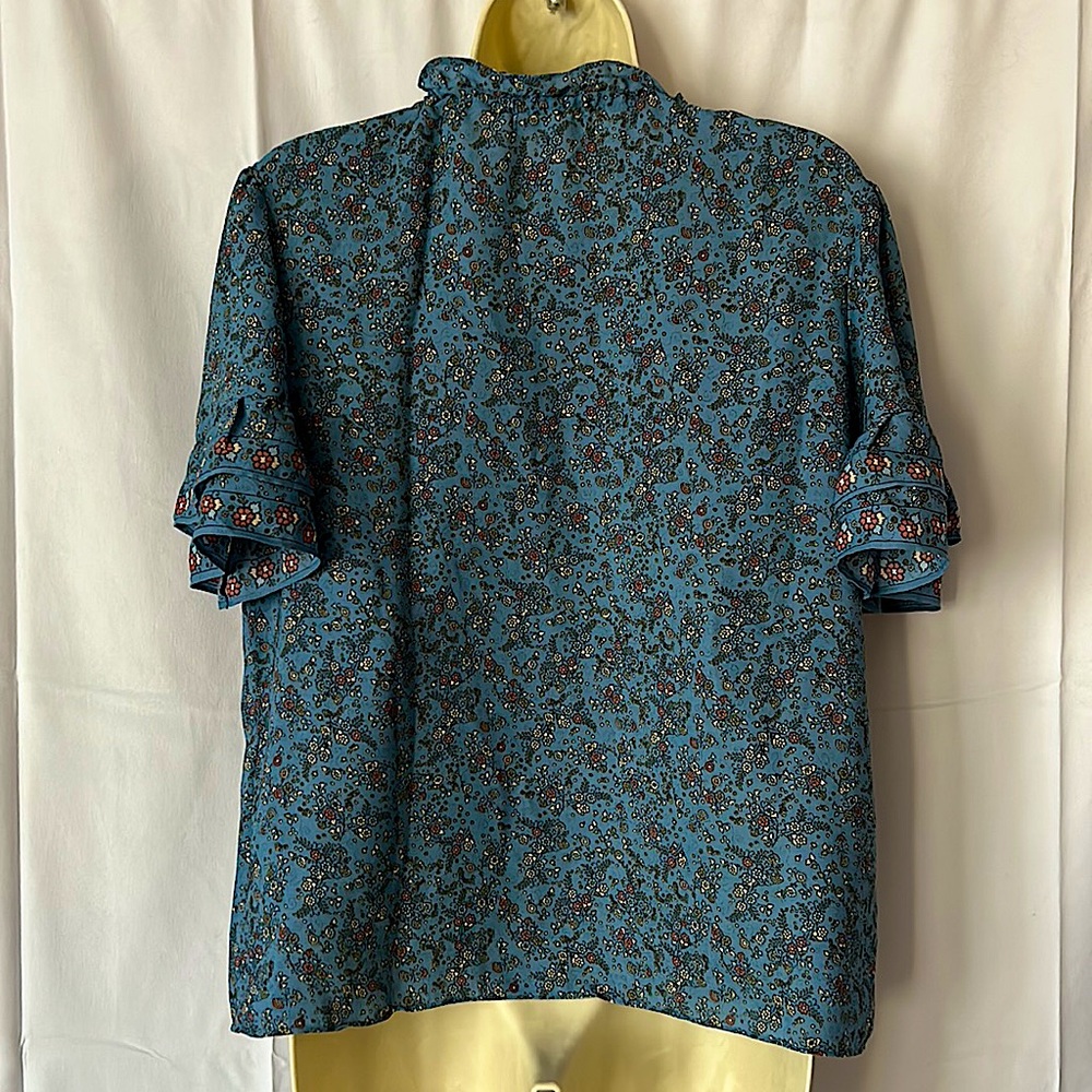 Max Studio Floral Light Blue Ruffled Short Sleeve Front Tie Shirt Top **Sz M** - Picture 2 of 4